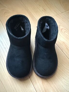 GAP Kids Black Booties/Slippers/Boots Size 6